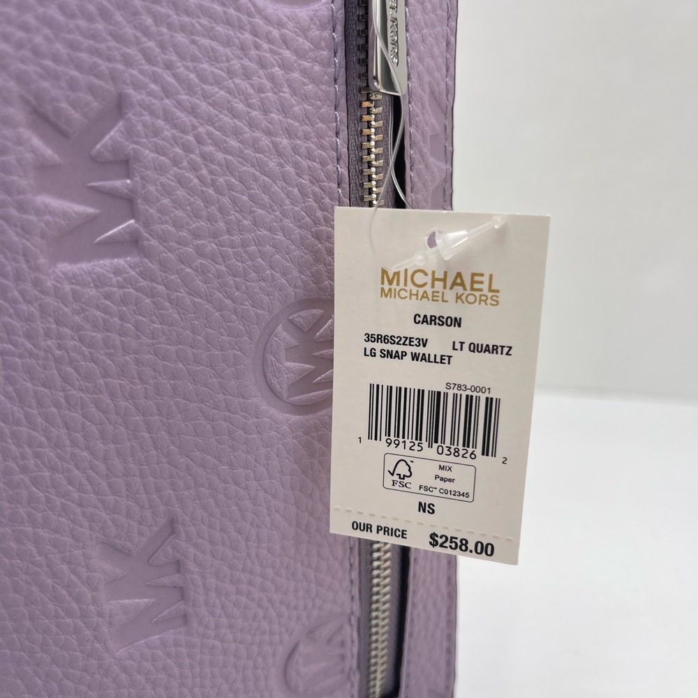 MICHAEL KORS Carson Large Logo Debossed Snap Wallet
Light Quartz 
NWT - Picture 10 of 16